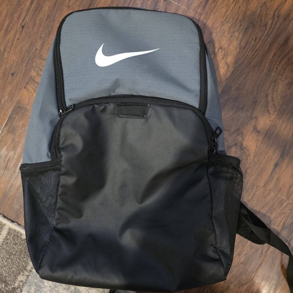 Nike Men's Black and Gray Brasilia Backpack